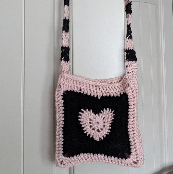 Crochet heart bag - Picture 2 of 2